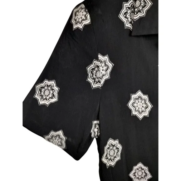 3203) Norton McNaughton Hawaiian Print Button Up Collar Short Sleeve Top Sized 8 - Picture 2 of 7